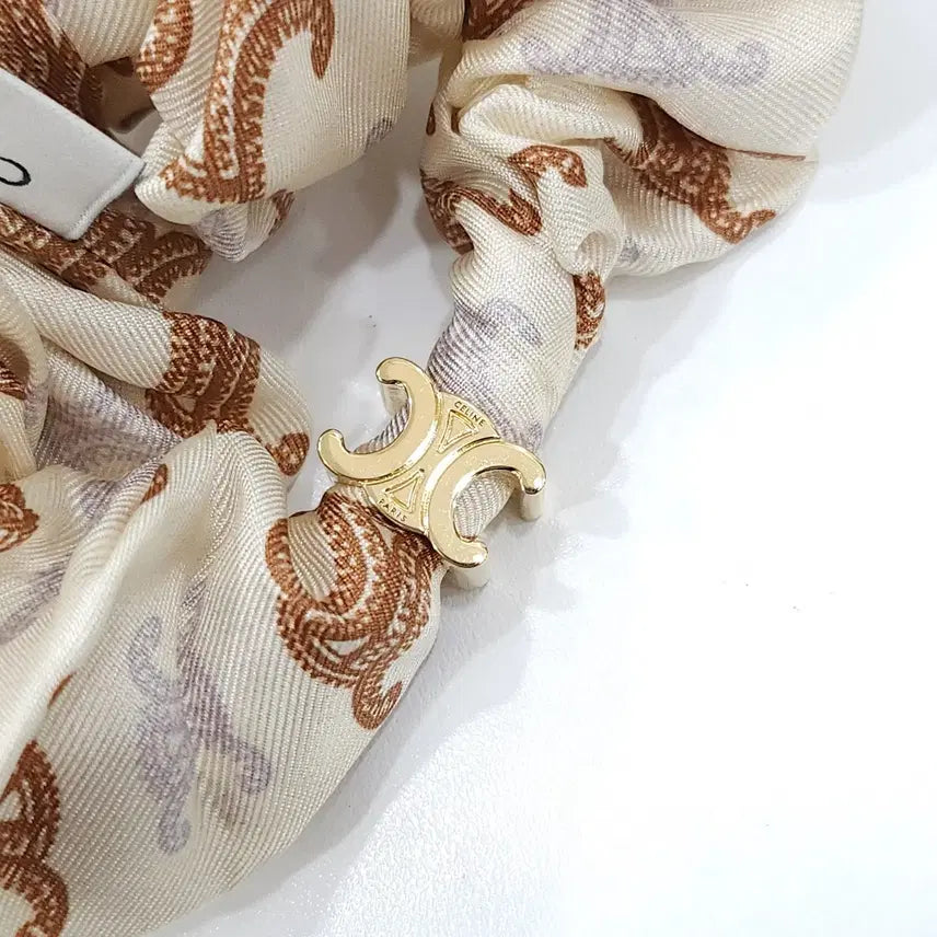 [BUNJANG] Celine Triomphe Scrunchie Hair Accessory / 셀린느 트리옹프 스크런치 헤어슈슈