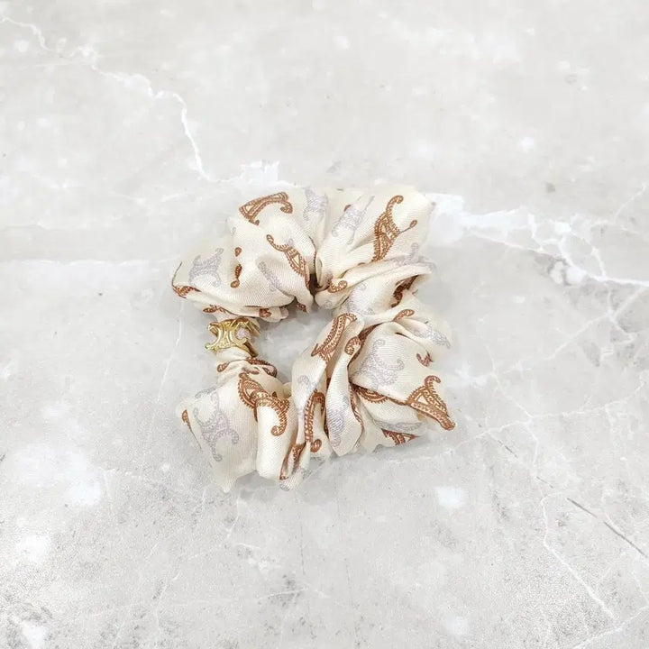 [BUNJANG] Celine Triomphe Scrunchie Hair Accessory / 셀린느 트리옹프 스크런치 헤어슈슈