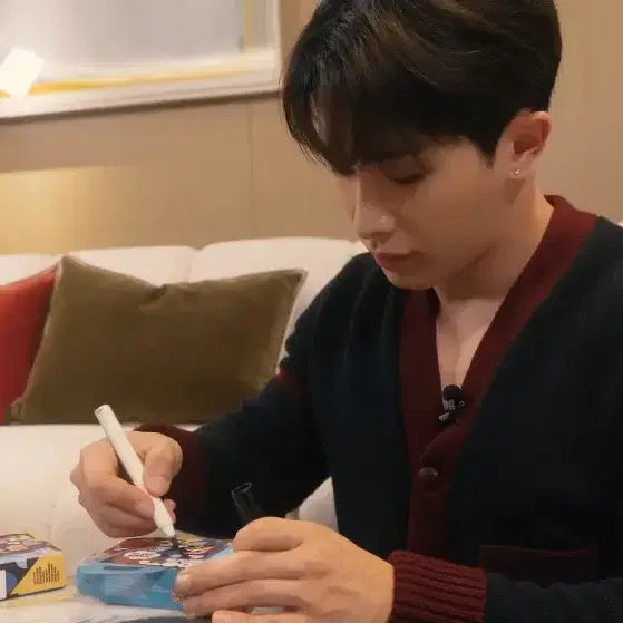 [BUNJANG] Wonho Signed Lego Goods / [WTS] Wonho handmade LEGO