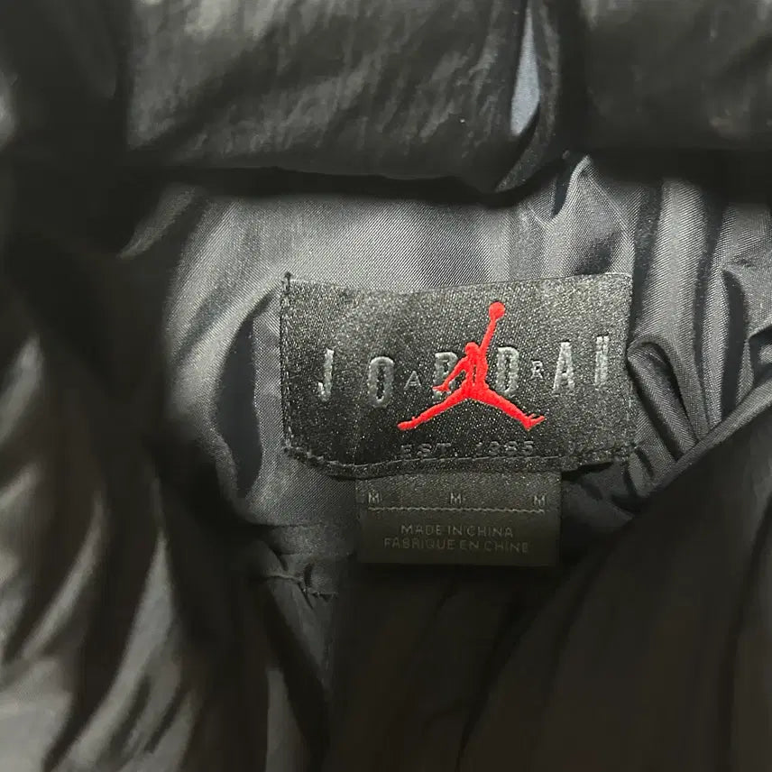 [BUNJANG] Nike Jordan Essential Padded Jacket FB7332-010 (M) / 나이키 조던 에센셜 패딩 재킷 FB7332-010 (M)