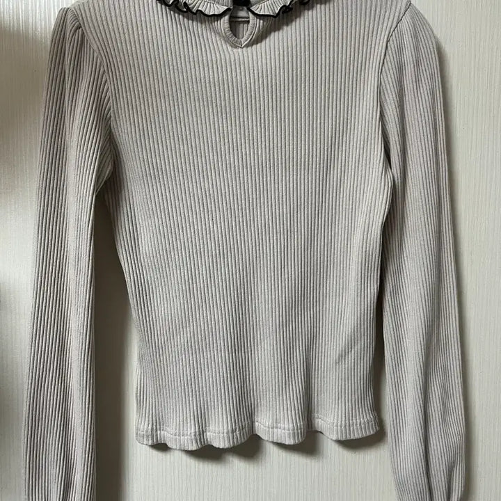 [BUNJANG] Maje Heart Punching Blouse Pink / 마즈 하트 펀칭 블라우스 구버전 핑크