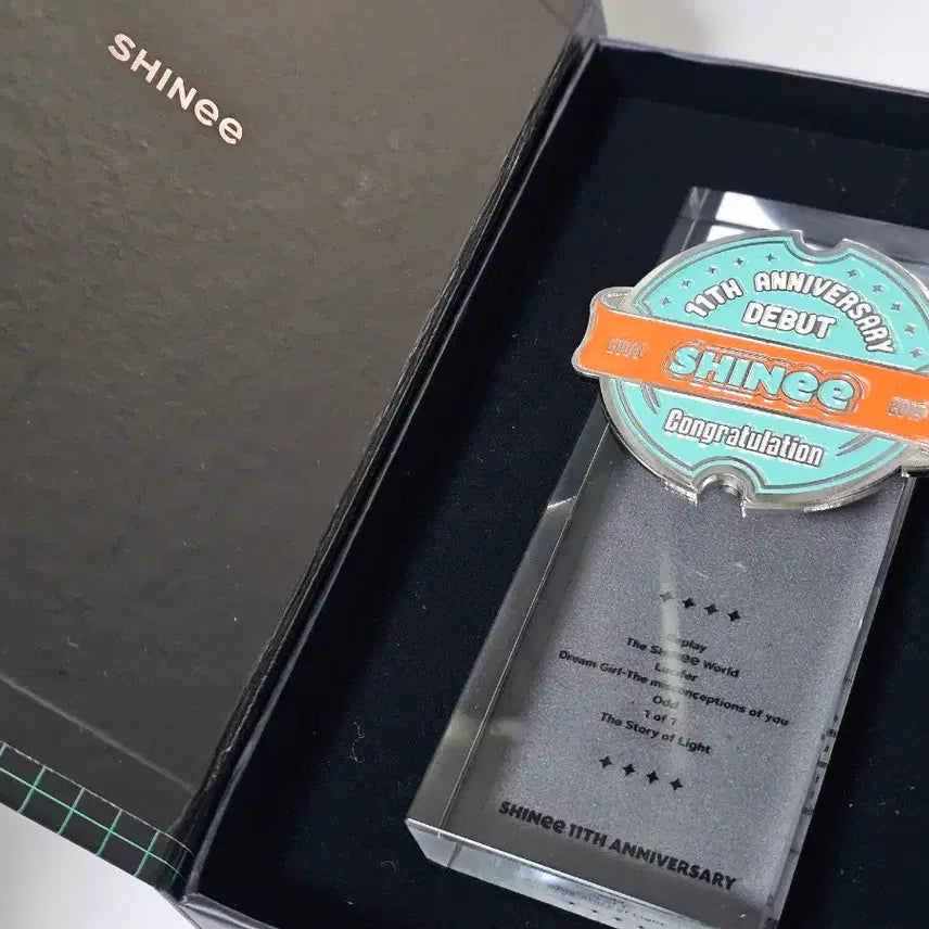 [BUNJANG] SHINee 11th Anniversary Trophy and Locket Pendant Bundle Set / 샤이니 11주년 트로피, 로켓 팬던트 일괄