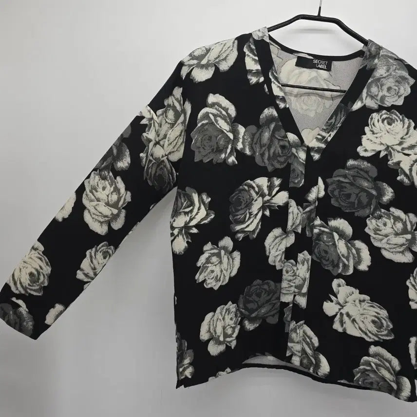 [BUNJANG] Secret Label Rose Pattern Blouse / 시크릿라벨 장미 패턴 블라우스 [B30124]