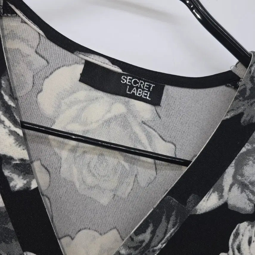 [BUNJANG] Secret Label Rose Pattern Blouse / 시크릿라벨 장미 패턴 블라우스 [B30124]