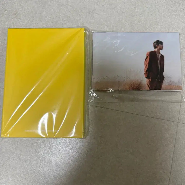 [BUNJANG] BTS Today Exhibition Photobook + Printed Photo Bundle Set / 방탄소년단 오늘 전시회 포토북+인화포토 35장(일괄)