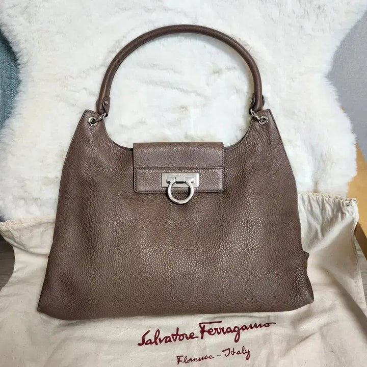 [BUNJANG] Ferragamo Gancini Leather Shoulder Bag / 페라가모 간치니 레더 숄더백 브라운
