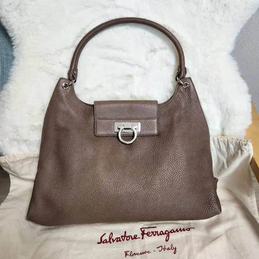 [BUNJANG] Ferragamo Gancini Leather Shoulder Bag / 페라가모 간치니 레더 숄더백 브라운