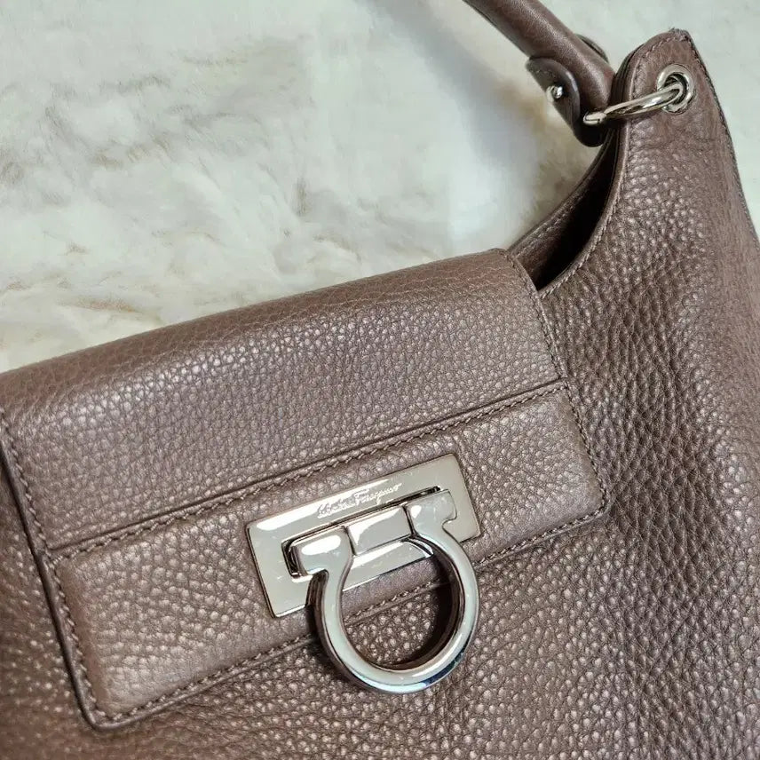 [BUNJANG] Ferragamo Gancini Leather Shoulder Bag / 페라가모 간치니 레더 숄더백 브라운