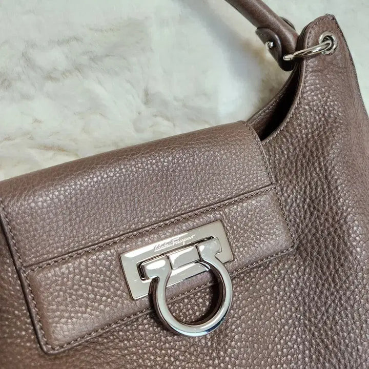 [BUNJANG] Ferragamo Gancini Leather Shoulder Bag / 페라가모 간치니 레더 숄더백 브라운