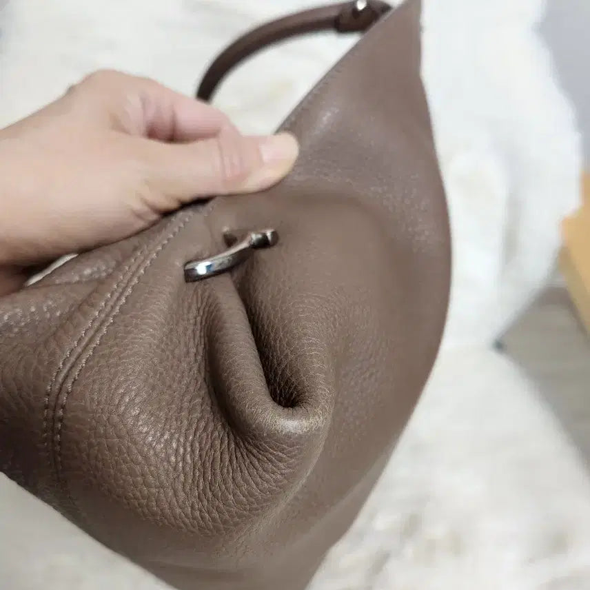 [BUNJANG] Ferragamo Gancini Leather Shoulder Bag / 페라가모 간치니 레더 숄더백 브라운