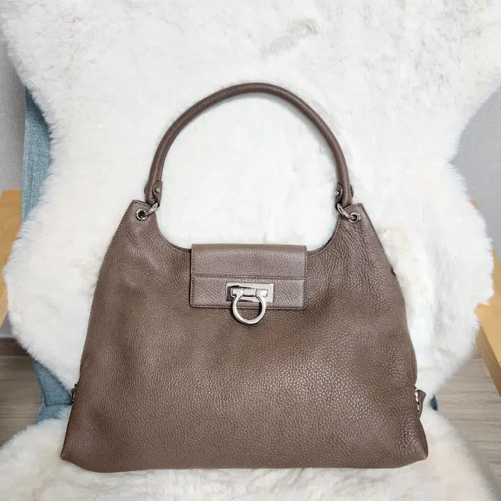 [BUNJANG] Ferragamo Gancini Leather Shoulder Bag / 페라가모 간치니 레더 숄더백 브라운