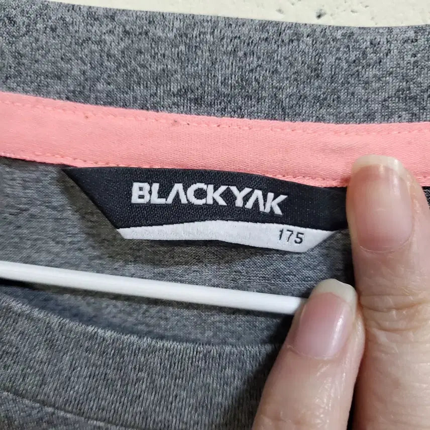 [BUNJANG] Black Yak Gray Pink Logo Functional T-shirt / 블랙야크  그레이 핑크 로고 기능성 반팔티 175