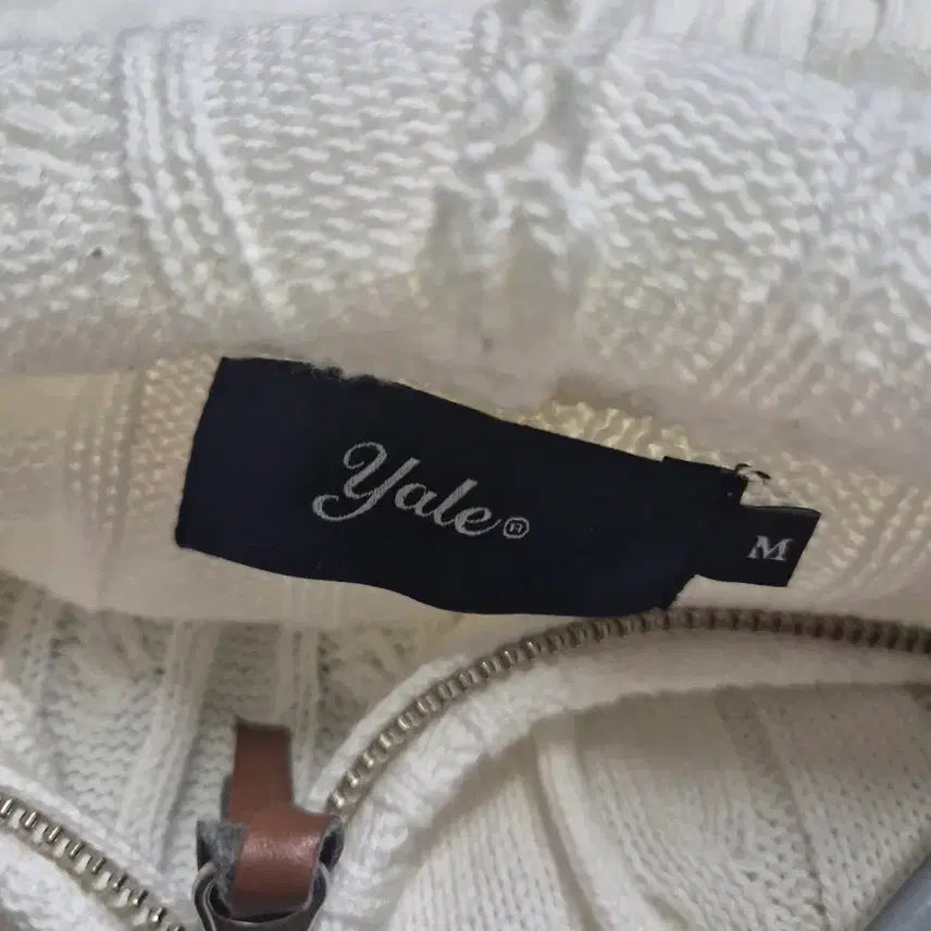 [BUNJANG] Yale Cable Knit Hoodie Zip-up / 예일 케이블 후드 집업 니트