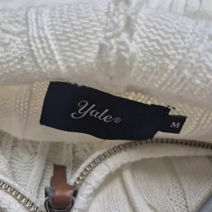 [BUNJANG] Yale Cable Knit Hoodie Zip-up / 예일 케이블 후드 집업 니트