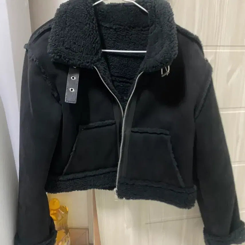 [BUNJANG] Black Faux Fur Lined Suede Crop Mouton Jacket / 블랙 퍼 크롭 무스탕
