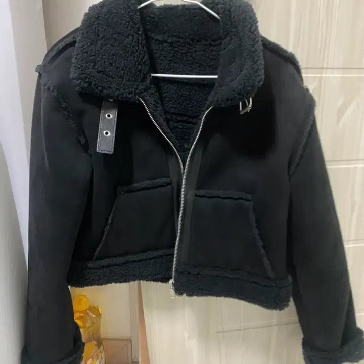 [BUNJANG] Black Faux Fur Lined Suede Crop Mouton Jacket / 블랙 퍼 크롭 무스탕