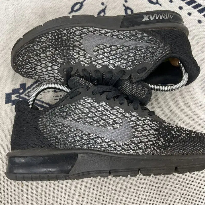 [BUNJANG] Nike Air Max Sequent 2 Sneakers / 나이키 에어맥스 시퀀트 2 운동화 245 E02506