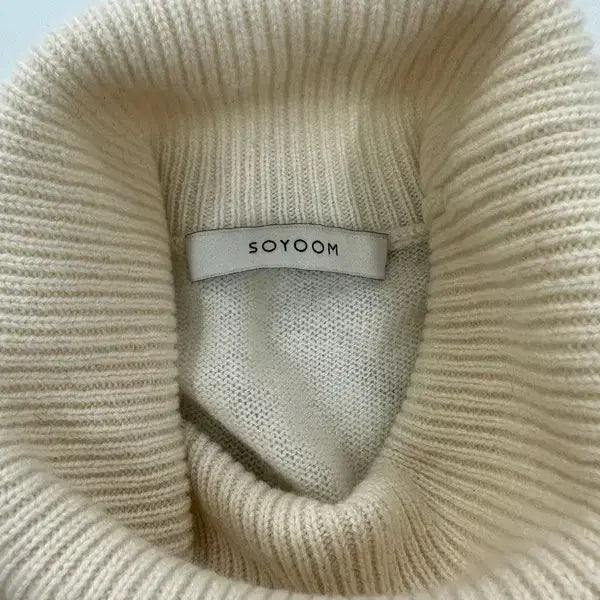 [BUNJANG] Sooyoum Cashmere 100% Turtleneck Knit Sweater / 소윰 캐시미어 100% 목폴라 니트