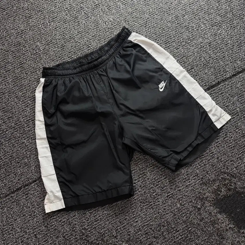 [BUNJANG] Nike Futura Side Line Woven Half Pants / 나이키 퓨추라 사이드라인 우븐 하프 팬츠 3399