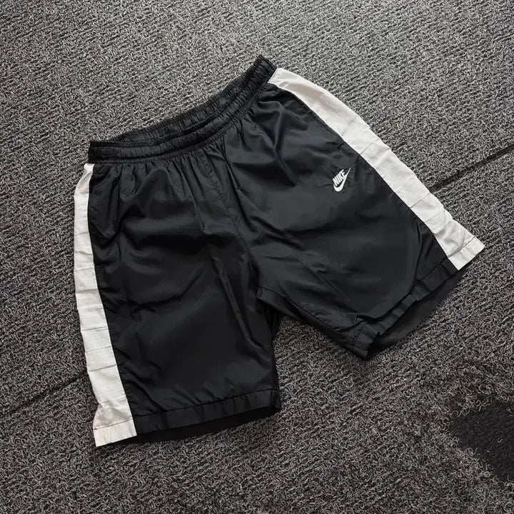 [BUNJANG] Nike Futura Side Line Woven Half Pants / 나이키 퓨추라 사이드라인 우븐 하프 팬츠 3399