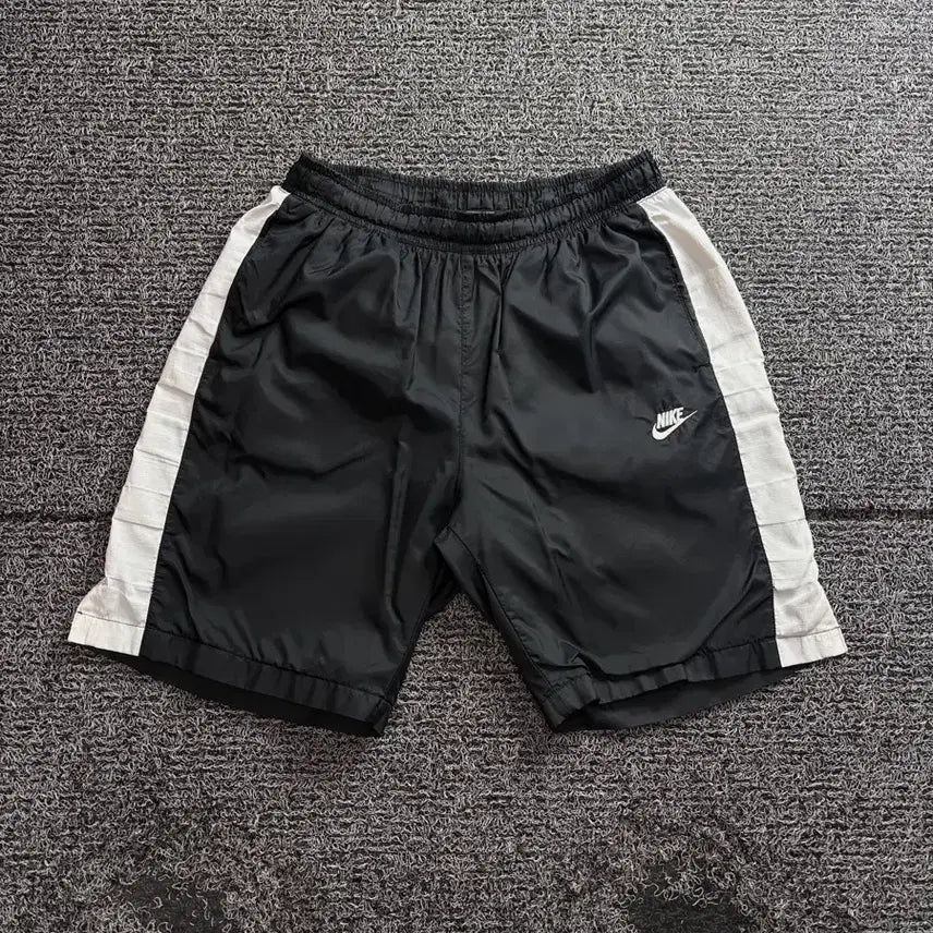 [BUNJANG] Nike Futura Side Line Woven Half Pants / 나이키 퓨추라 사이드라인 우븐 하프 팬츠 3399