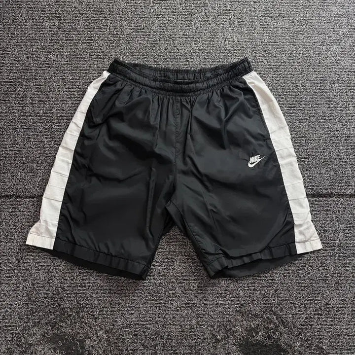 [BUNJANG] Nike Futura Side Line Woven Half Pants / 나이키 퓨추라 사이드라인 우븐 하프 팬츠 3399