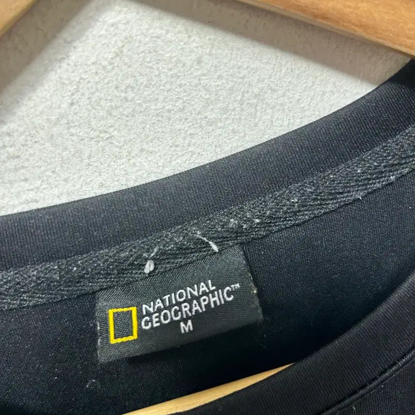 [BUNJANG] National Geographic Black Crewneck Sweatshirt M / 내셔널지오그래픽 검정 맨투맨 티셔츠 M