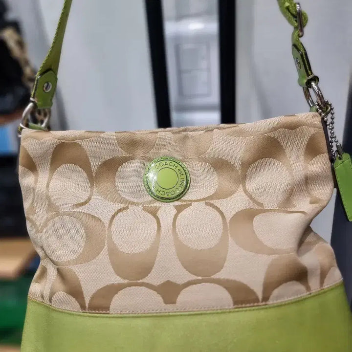 [BUNJANG] Coach Signature File Bag Lime / 코치 시그니처 파일백 라임색