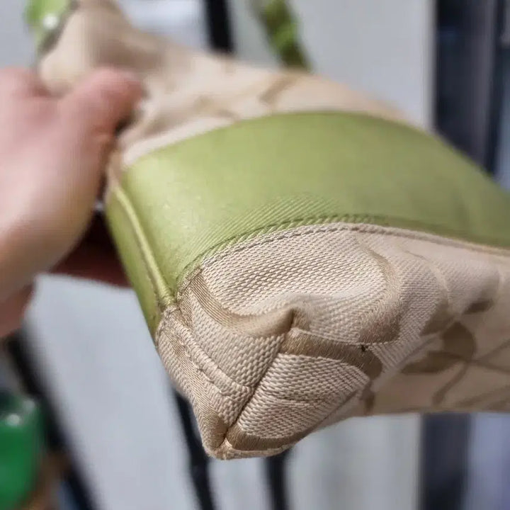 [BUNJANG] Coach Signature File Bag Lime / 코치 시그니처 파일백 라임색