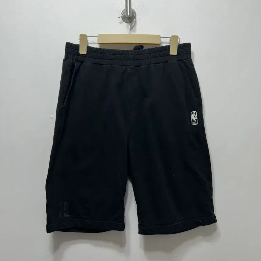 [BUNJANG] NBA Black Shorts 1946 Logo (Size 32) / NBA 블랙 반바지 1946 로고 32사이즈