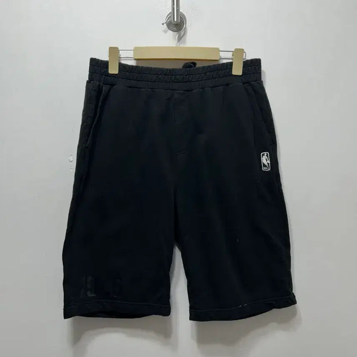 [BUNJANG] NBA Black Shorts 1946 Logo (Size 32) / NBA 블랙 반바지 1946 로고 32사이즈