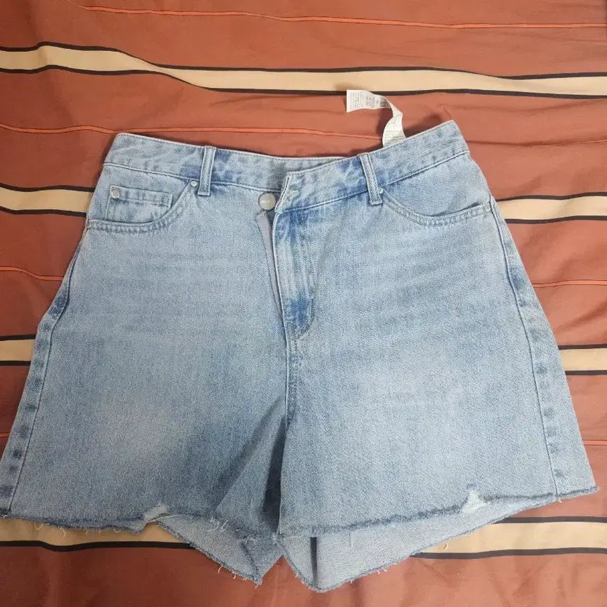 [BUNJANG] Guess Oblique Hem Shorts / 게스 오비변형 쇼츠