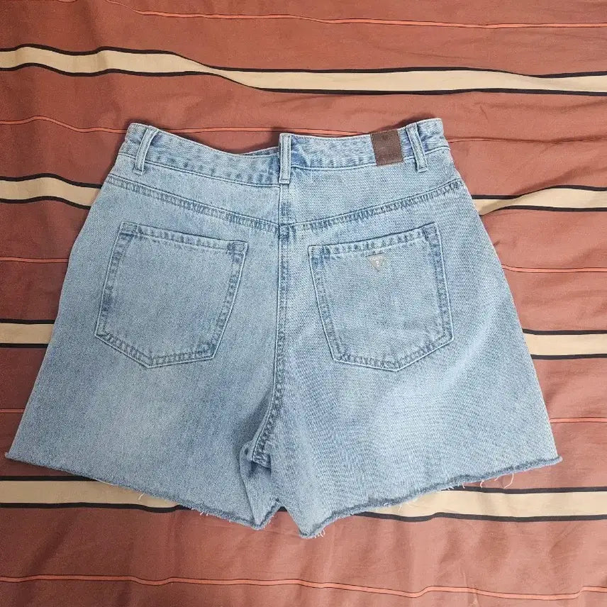 [BUNJANG] Guess Oblique Hem Shorts / 게스 오비변형 쇼츠