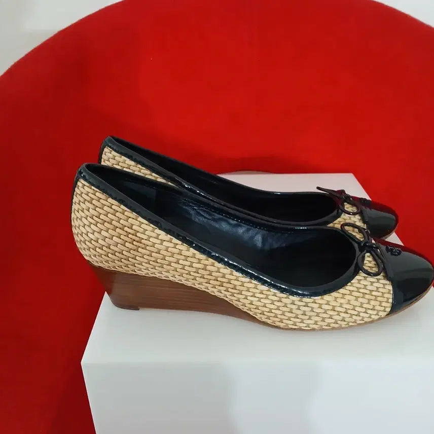 [BUNJANG] Tory Burch Ribbon Wedge Heels / 토리버치 리본 낮은 웨지 245