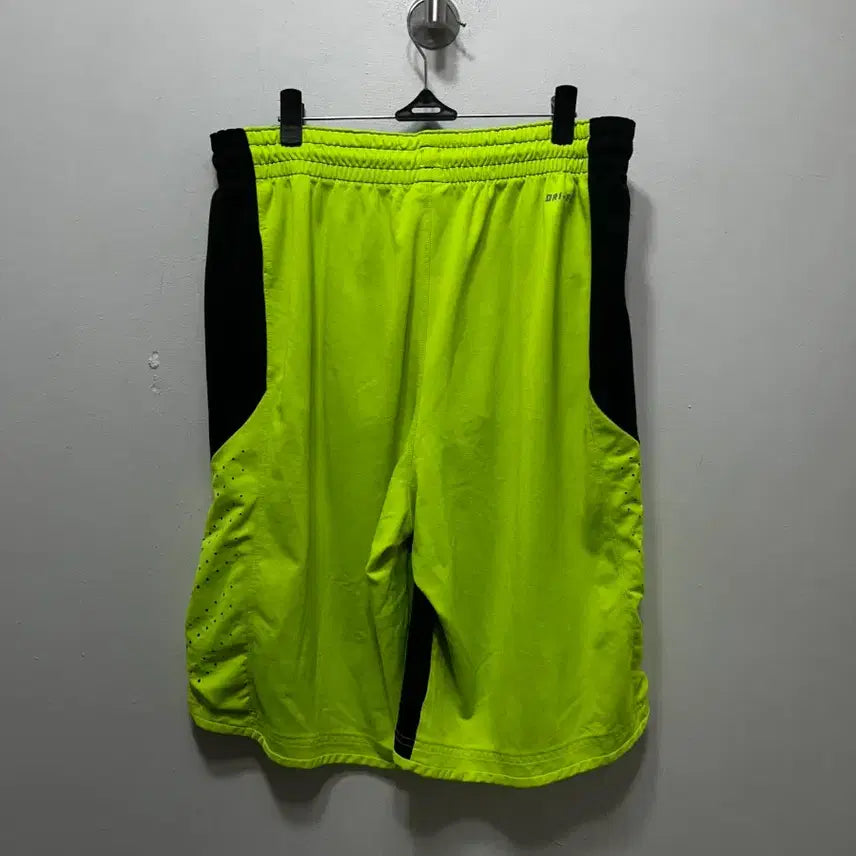 [BUNJANG] Nike Black/Neon Shorts L Dry-FIT / 나이키 블랙/형광 반바지 L 드라이핏