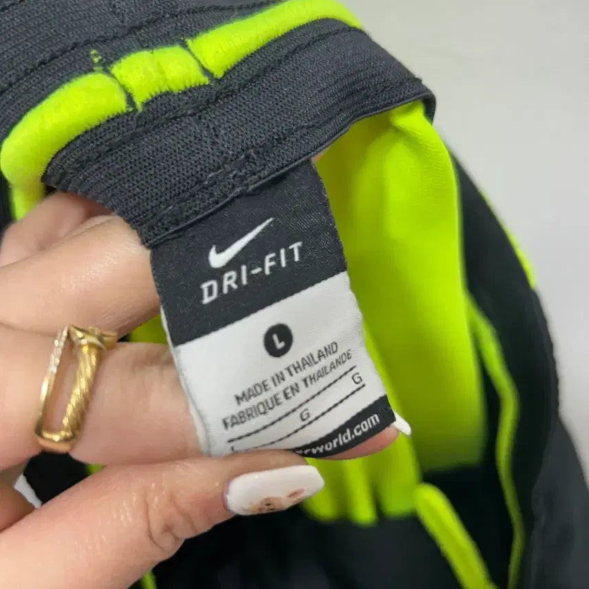 [BUNJANG] Nike Black/Neon Shorts L Dry-FIT / 나이키 블랙/형광 반바지 L 드라이핏