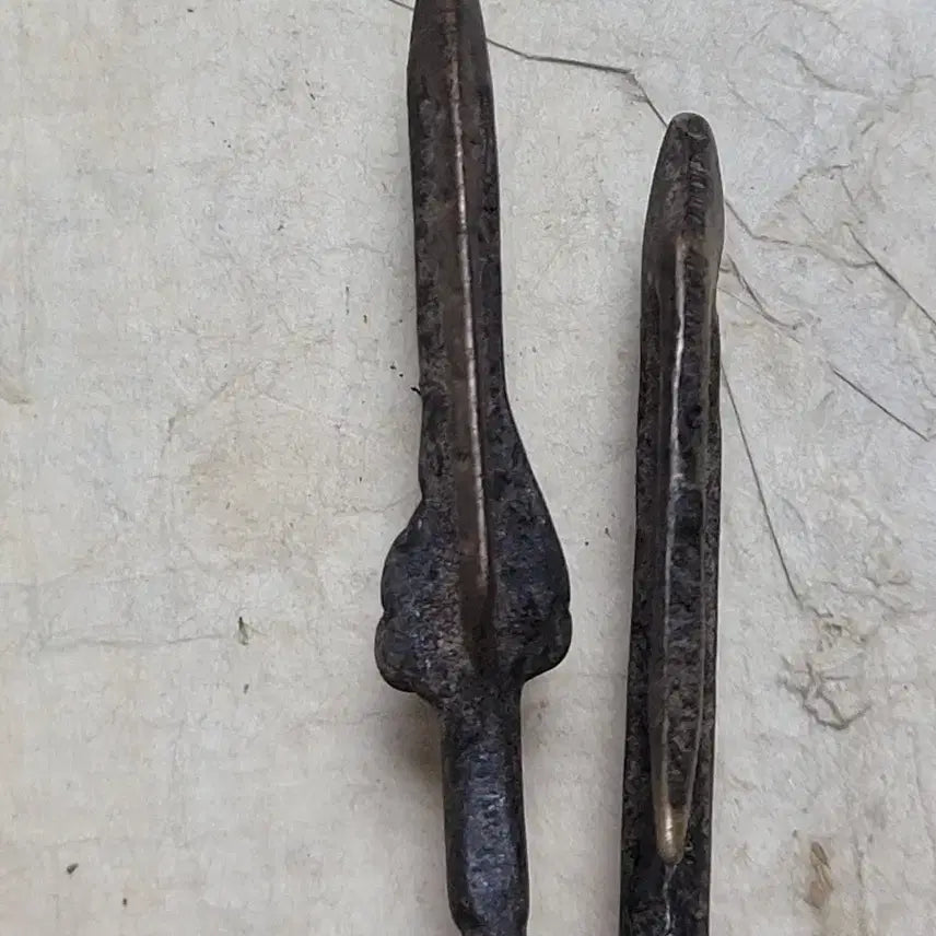 [BUNJANG] Antique Bronze Arrowheads (Set of 2) / 동 화살촉 2개