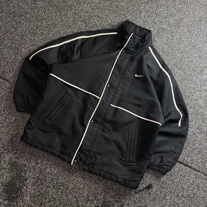 [BUNJANG] Nike Swoosh Old School Black Quilted Jacket / 나이키 스우시 올드스쿨 블랙 누빔 자켓 3417