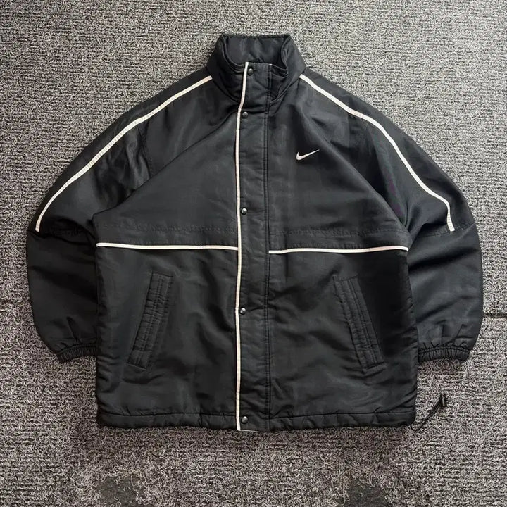 [BUNJANG] Nike Swoosh Old School Black Quilted Jacket / 나이키 스우시 올드스쿨 블랙 누빔 자켓 3417