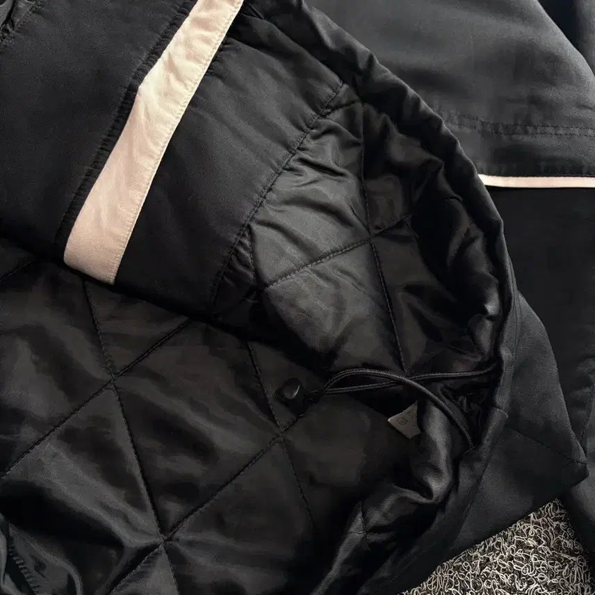[BUNJANG] Nike Swoosh Old School Black Quilted Jacket / 나이키 스우시 올드스쿨 블랙 누빔 자켓 3417