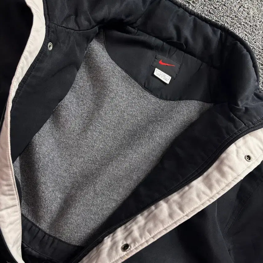 [BUNJANG] Nike Swoosh Old School Black Quilted Jacket / 나이키 스우시 올드스쿨 블랙 누빔 자켓 3417