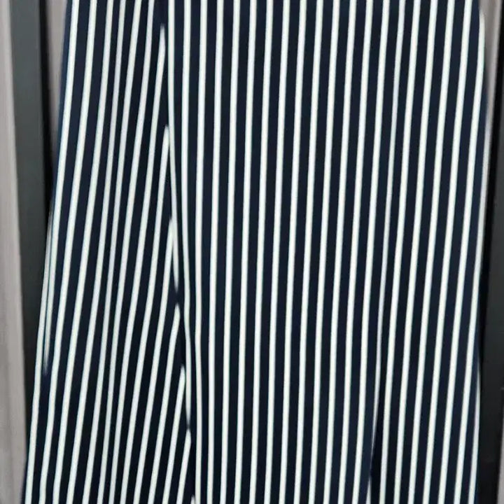[BUNJANG] It MICHAA Navy Striped Midi Skirt / 잇미샤 네이비 스트라이프 스커트 67(약27인치)