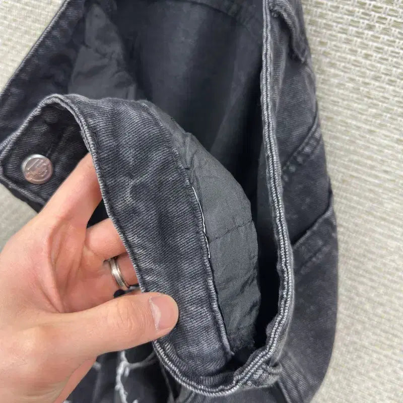 [SOLD OUT] 빈티지 자수 와이드 흑청 데님 청바지 33인치 M13296