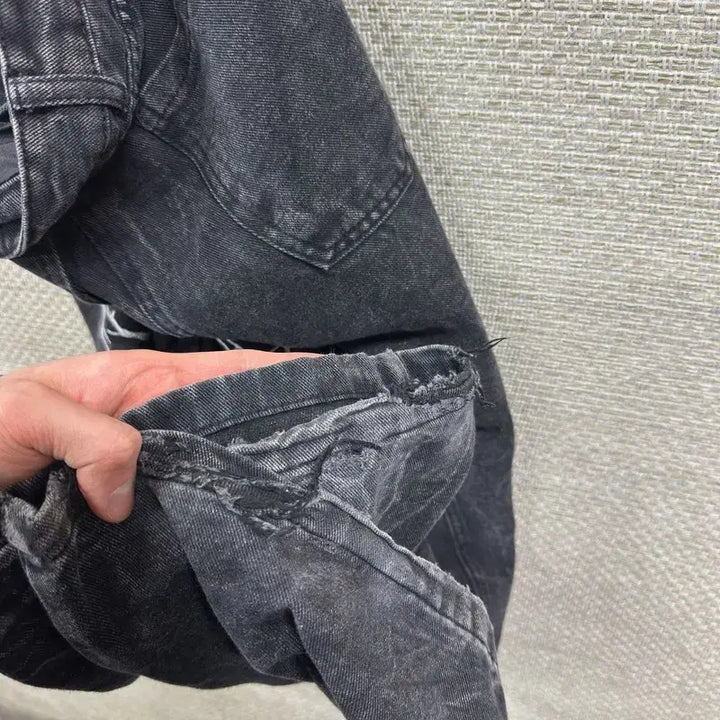 [SOLD OUT] 빈티지 자수 와이드 흑청 데님 청바지 33인치 M13296