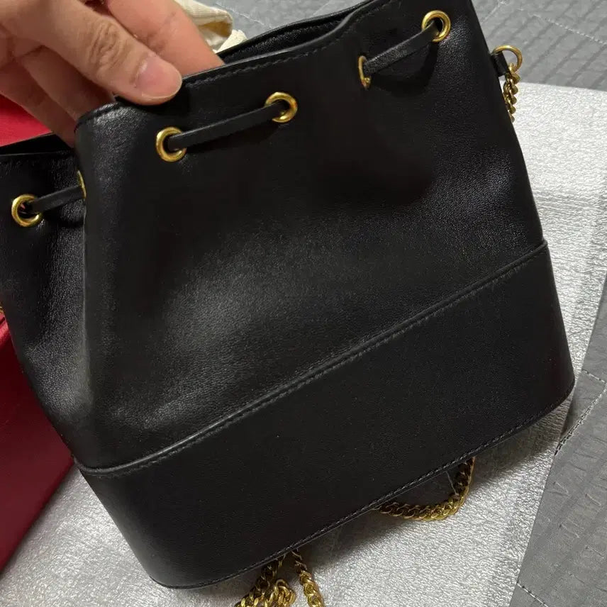 [BUNJANG] Valentino Garavani Chain Bucket Bag / 발렌티노 체인 버킷백