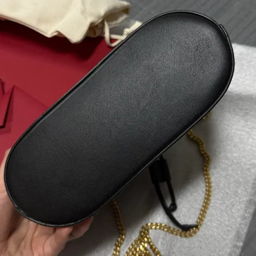 [BUNJANG] Valentino Garavani Chain Bucket Bag / 발렌티노 체인 버킷백