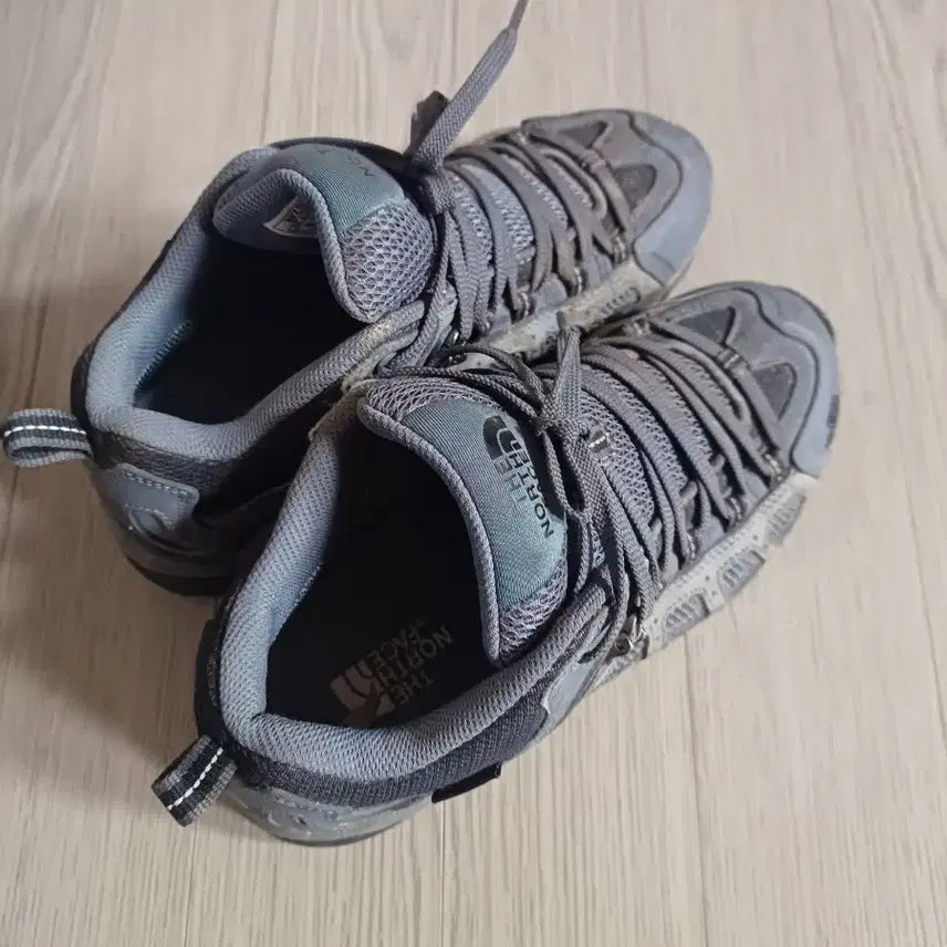 [BUNJANG] The North Face Gray Trekking Shoes / 노스페이스 회색 트레킹화 운동화 235