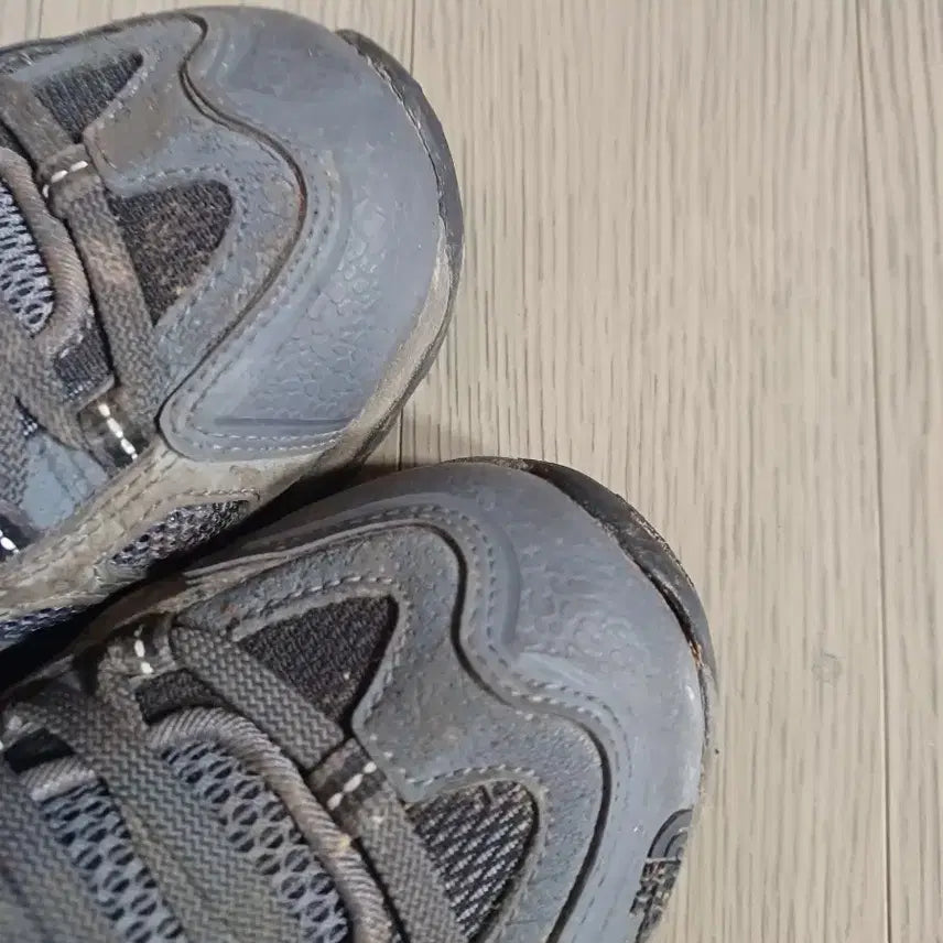 [BUNJANG] The North Face Gray Trekking Shoes / 노스페이스 회색 트레킹화 운동화 235