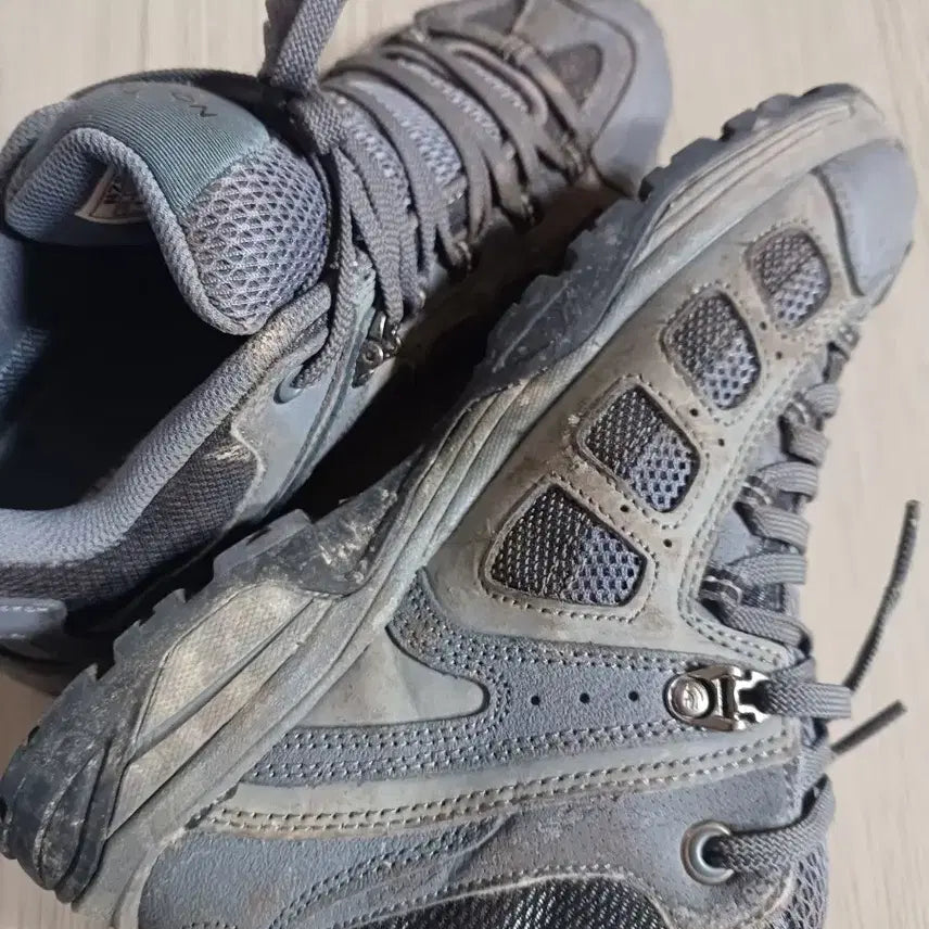 [BUNJANG] The North Face Gray Trekking Shoes / 노스페이스 회색 트레킹화 운동화 235