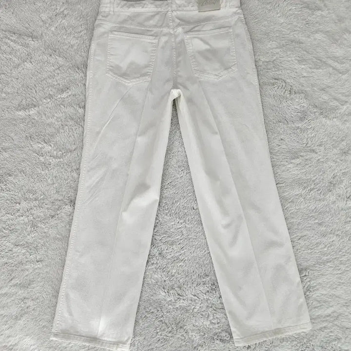 [SOLD OUT] 브리오니 화이트 데님팬츠